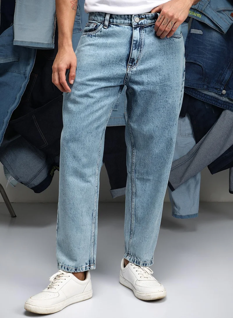 Campus Sutra  Men's Indigo Blue Acid-Wash Straight-Fit Denim Jeans For Casual Wear | Low-Waist | Medium-Wash | Button & Zip Closure | Denim Jeans Crafted With Comfort Wear For Everyday Wear for Men | Best Price UAE